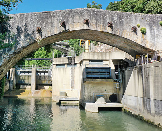 Le barrage du Moulinet, à Orbe, propriété de VOénergies, qui exploite cinq centrales et produit environ un cinquième de l’électricité qu’il distribue de manière très locale. VOénergies
