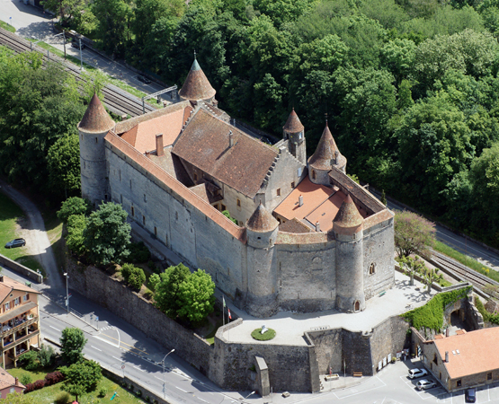 Le château de Grandson est le deuxième le plus grand château de Suisse celui de Lenzbourg. J-M Zellweger