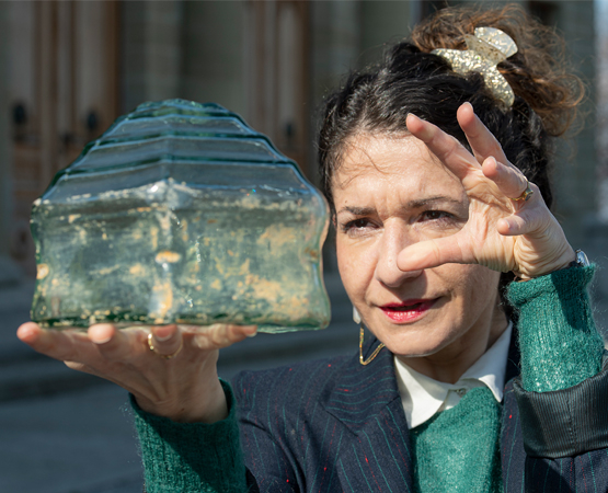 «En 1886, Gustave Falconnier mit au point la brique de verre soufflé: un produit moderne qui laissait passer la lumière, tout en assurant une excellente isolation, autant phonique que thermique.» explique Aline Jeandrevin, historienne qui lui a consacré un mémoire et une exposition à Nyon. ARC - JB Sieber