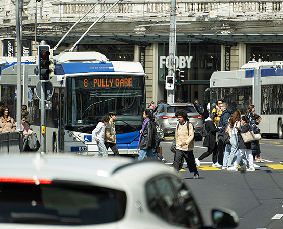 En complément du rail, les réseaux de bus sont développés pour servir, notamment, de rabattement sur les petites gares. ARC Jean-Bernard Sieber
