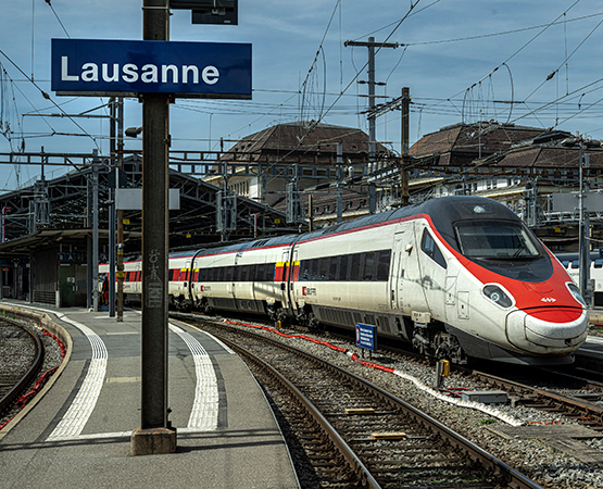 La gare de Lausanne doit offrir des relations directes vers Paris, Lyon et Milan pour donner accès aux pays du sud et de l’ouest de l’Europe, Bâle et Zurich ouvrant vers le nord et l’est. ARC Jean-Bernard Sieber