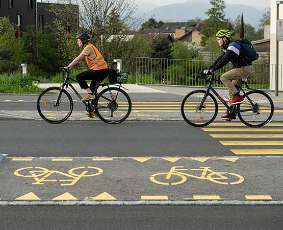 Dans la mesure du possible, il faut séparer les cyclistes et les piétons du flux routier. ARC Jean-Bernard Sieber