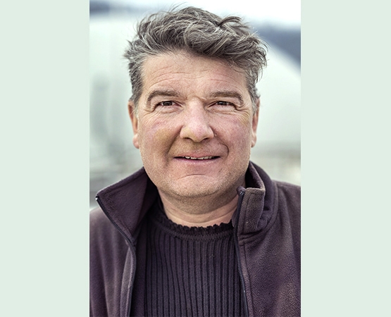 Marc Menoud à l’usine de biogaz agricole, construite par le Groupe E Greenwatt SA. ARC Jean-Bernard Sieber